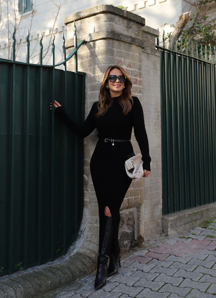 Siyah Yırtmaç Detay Fitilli Triko Elbise   resmi
